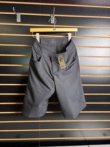 Pearl Izumi Canyon Shorts Size 28