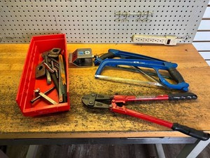 Mixed Hand Tool Assortment With Bolt Cutter & Hacksaw