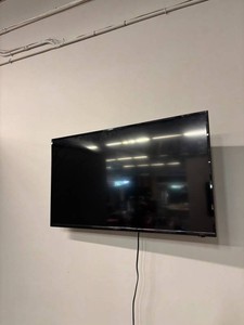Insignia NS-40D420NA18 LED TV With Remote
