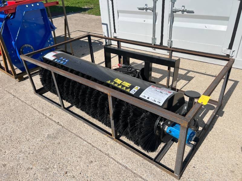 AGT Mower King Skid Steer Angle Broom (SSAB72)