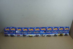 11 Hot Wheels