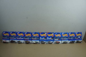 11 Hot Wheels