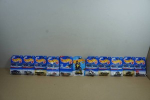 11 Hot Wheels