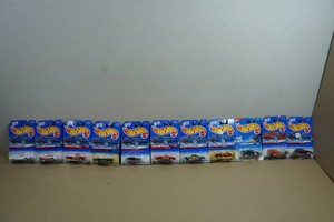11 Hot Wheels