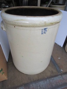 Tall Sided #15 Crock, Hairlines
