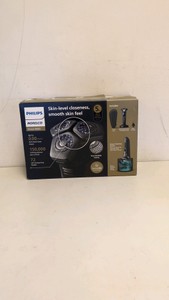 PHILIPS NORELCO SHAVER 8000