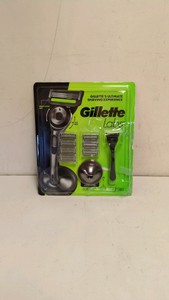 GILLETTE LABS ULTIMATE SHAVING EXPERIENCE RAZOR, STAND & CARTRIDGES