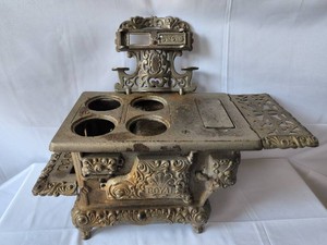 Antique salesman sample-Royal Cast Stove