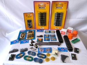 Lot of vintage model train parts and pieces