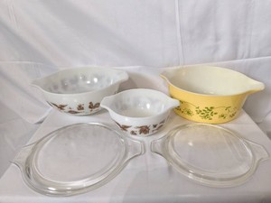 PYREX bowls and Lids-5 Pieces