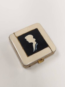 Vintage 1944 Divine Miniature Silhouette Enamel Powder Compact with Puff