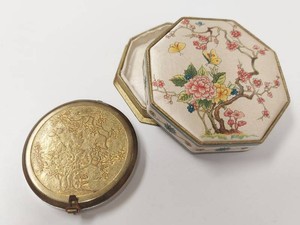 Vintage 1920s Langlois Shari Chinoiserie Compact with Original Silk Box