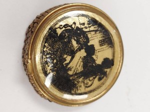 Vintage Evans Gold Tone Mesh Powder Compact Silhouette Lid 1940s
