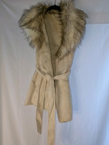White House Black Market ivory faux-fur collar belted faux-suede vest, size XXS