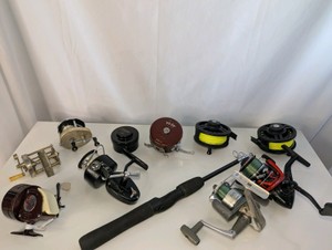 Collection of assorted vintage and modern fishing reels and a rod- all in good condition