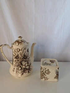 Vintage Johnson Brothers Windsor Ware Teapot and Royal Crownford Creamer, Beige and Brown set (MSRP $120)