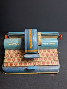 Vintage Unique Art MFG Co Portable Toy Typewriter