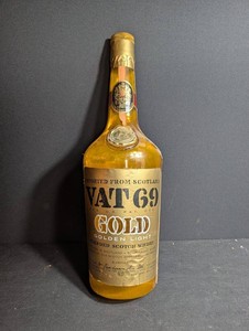 Vintage Vat 69 Gold Blended Scotch Whisky Bottle