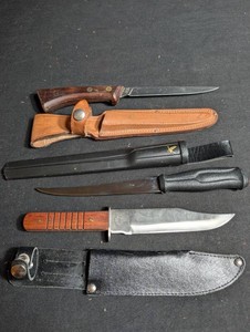 Knife Set With Sheaths (Lot of 4)