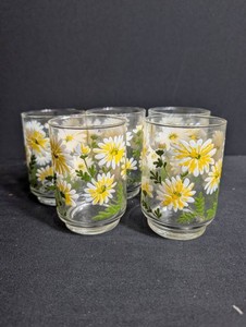 Hand Painted Daisy Glass Tumblers (Lot of 4)