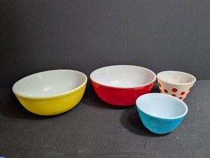 Vintage Nesting Bowl Set (Lot of 4)