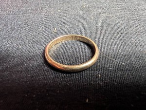 14K Gold Band Ring 2.10g Size 7