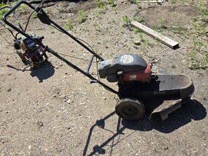 Craftsman 4.0 Horsepower Lawn Trimmer Model 917.773410 - Has Compression, Likely Needs Carb work