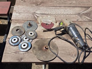 Black & Decker Professional Angle Grinder, Discs
