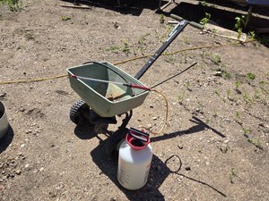 Chapin Lawn Spreader and Pump Sprayer