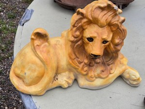 Ceramic Lion Sculpture Decoration - chipped mane