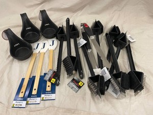 Kitchen Prep Tool Mixed Lot - Spoon Rests, Spatulas & Grill Brushes