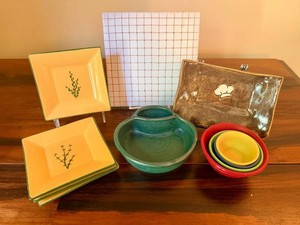 Kitchen Dishes Crate & Barrel, Le Creuset & Tile Trivet 11-Piece Mixed Lot