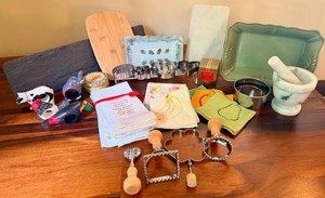 Cookie Cutters, Napkins & Kitchen Decor Mixed Lot