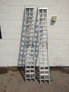 Aluminum folding loading ramps