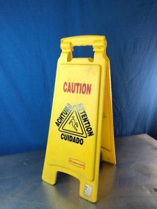 Rubbermaid Commercial Products 26-inch wet floor sign