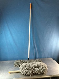 Rubbermaid high duster set