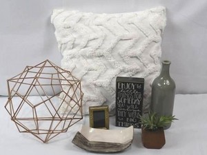 7-Piece Home Decor Mixed Lot