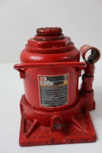 Torin Big Red 20-Ton Hydraulic Bottle Jack