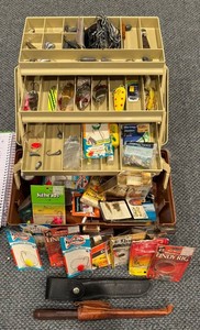LLR - Fishing Tackle Box Buck 121 & Kar-Bar 1383 Knives