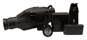 LLR - Vintage Camcorder - Magnavox EasyCam VHS-C CVR 610AV01 With Batteries, Charger & Case