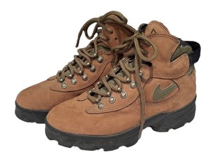 LR - Nike Hiking Boots Size 5 12