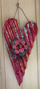 P - Whimsical Metal Heart Wall Decor
