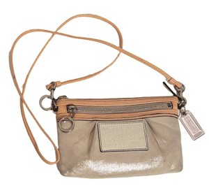 BR1 - Coach Poppy Crossbody Handbag