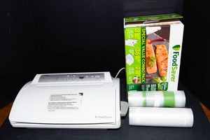 FoodSaver Vacuum Sealer with Vacuum Bags