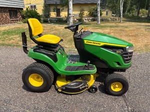 John deer s120 with bagger system.