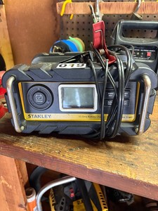 Stanley jump pack & trickle charger