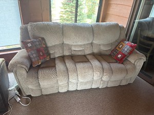 Dual recliner couch