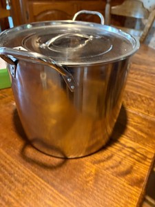 Stock pot with lid