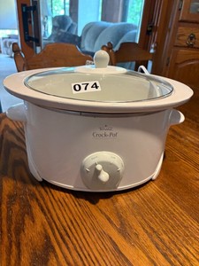 Clean crockpot with lid