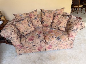 Traditional Floral Upholstered Loveseat Sofa with Accent Pillows  Approx. 76W x 38H x 37D